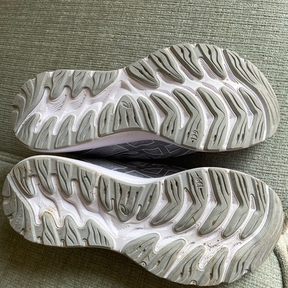 I I wore this tennis shoes  maybe twice - Picture 3 of 3